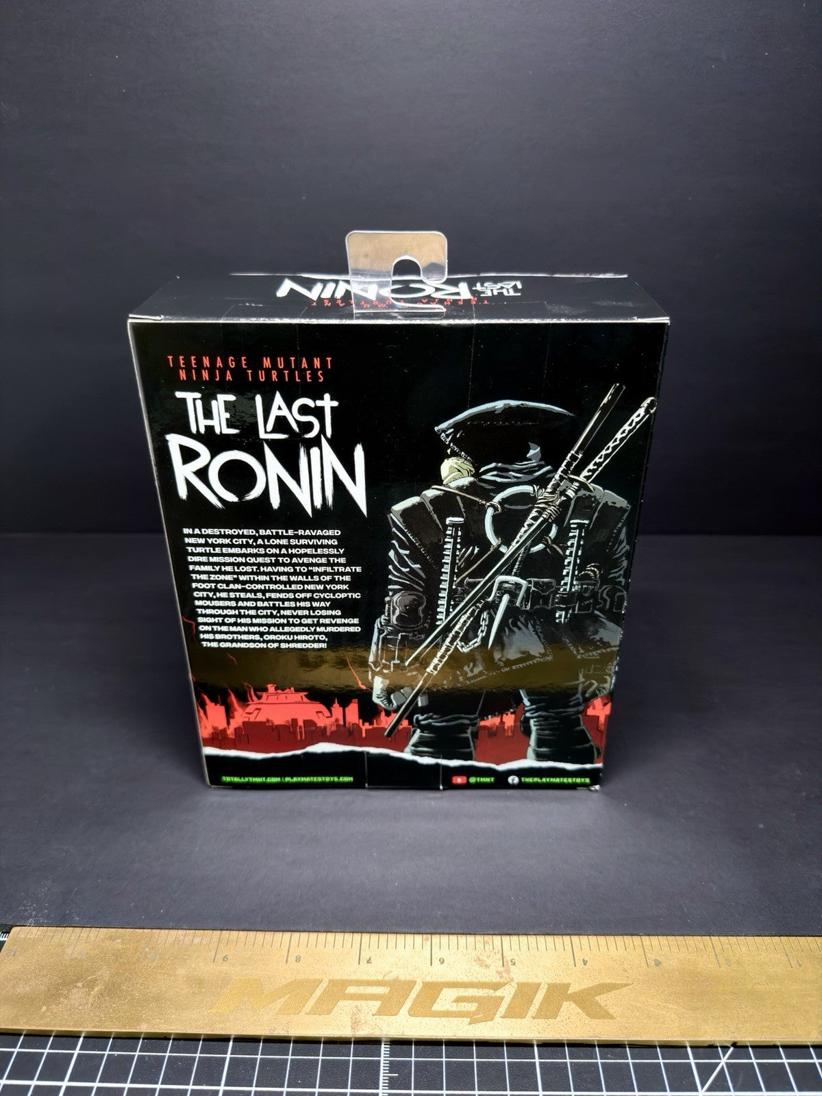 Teenage Mutant Ninja Turtles: Raphael Last Ronin Figure Playmates Toys TMNT