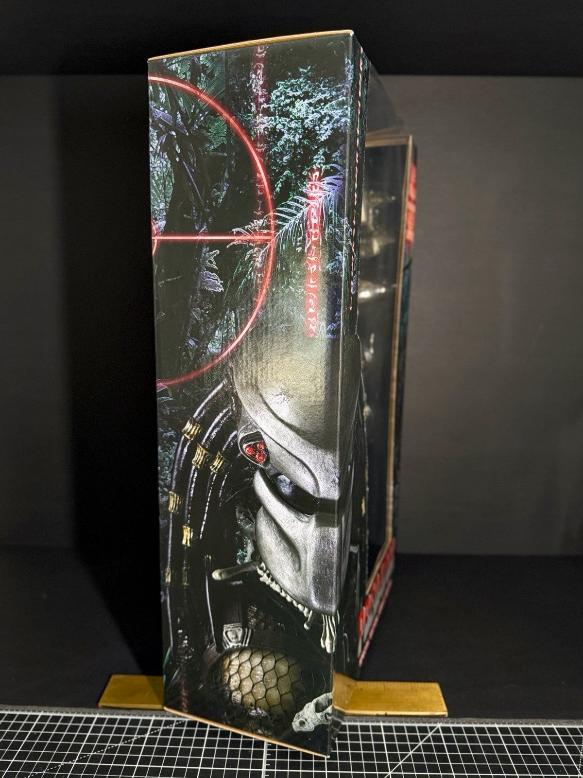 NECA Predator Special Edition Jungle Hunter 1/4 Scale Action Figure W/Led Lights