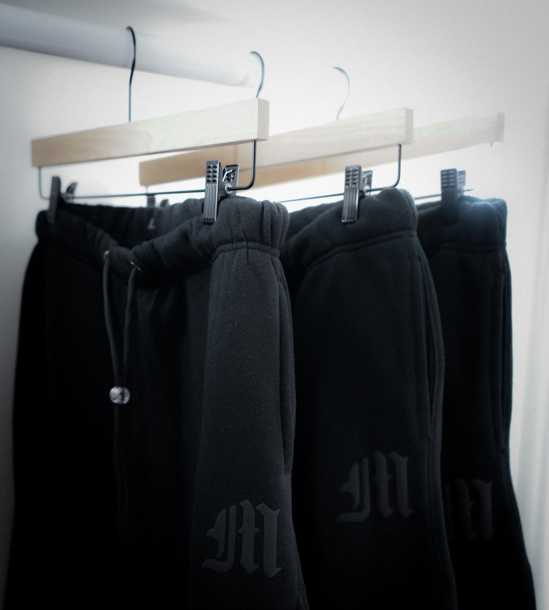 STANDARD EMBELM SWEATPANT - ONYX BLACK