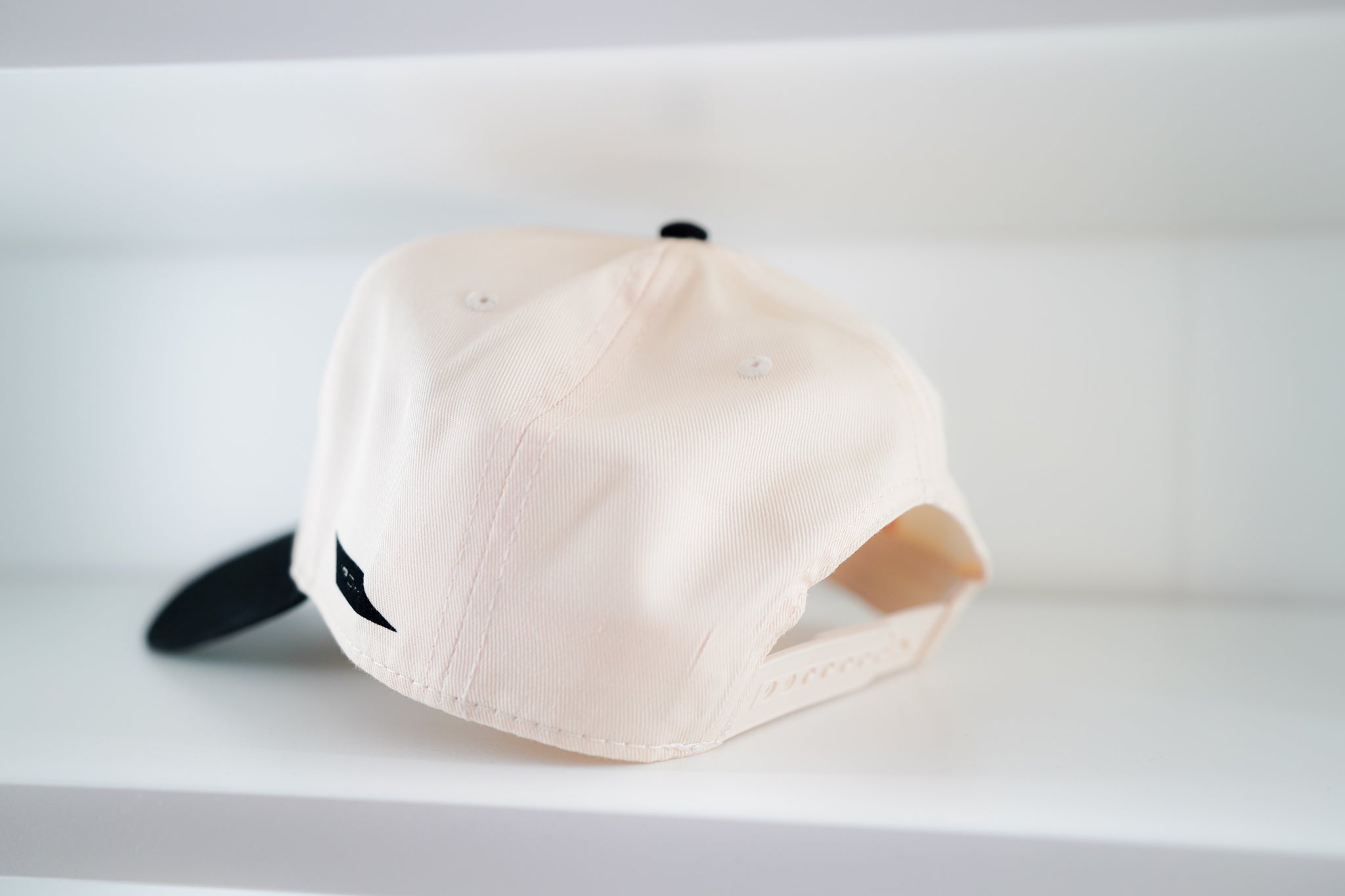 LUXURY SPORTS CREST HAT - IVORY/ONYX BLACK