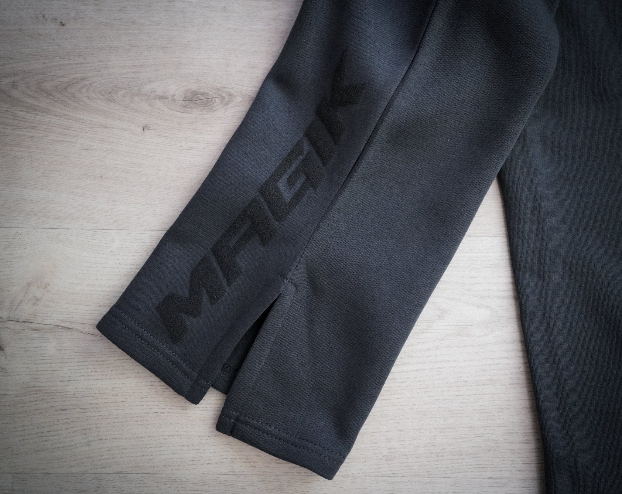 VORTEX HEM SWEATPANT SE - GUNMETAL