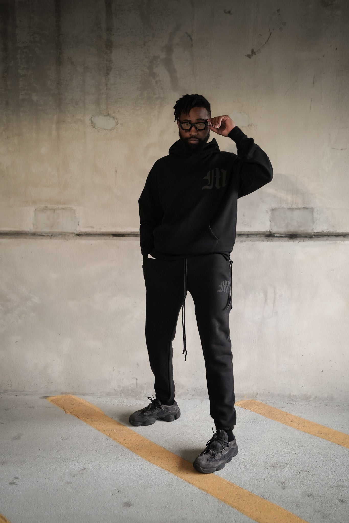 THE STANDARD EMBLEM HOODIE - ONYX BLACK