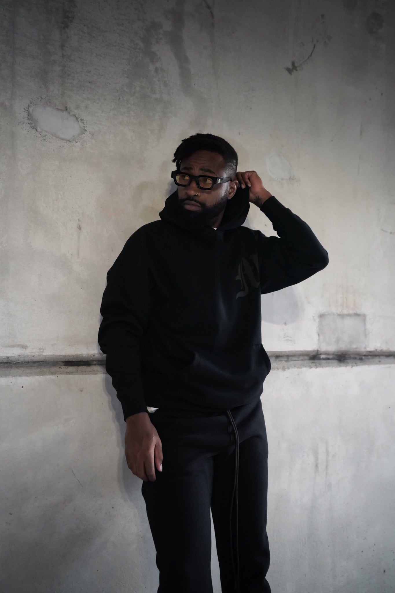 THE STANDARD EMBLEM HOODIE - ONYX BLACK