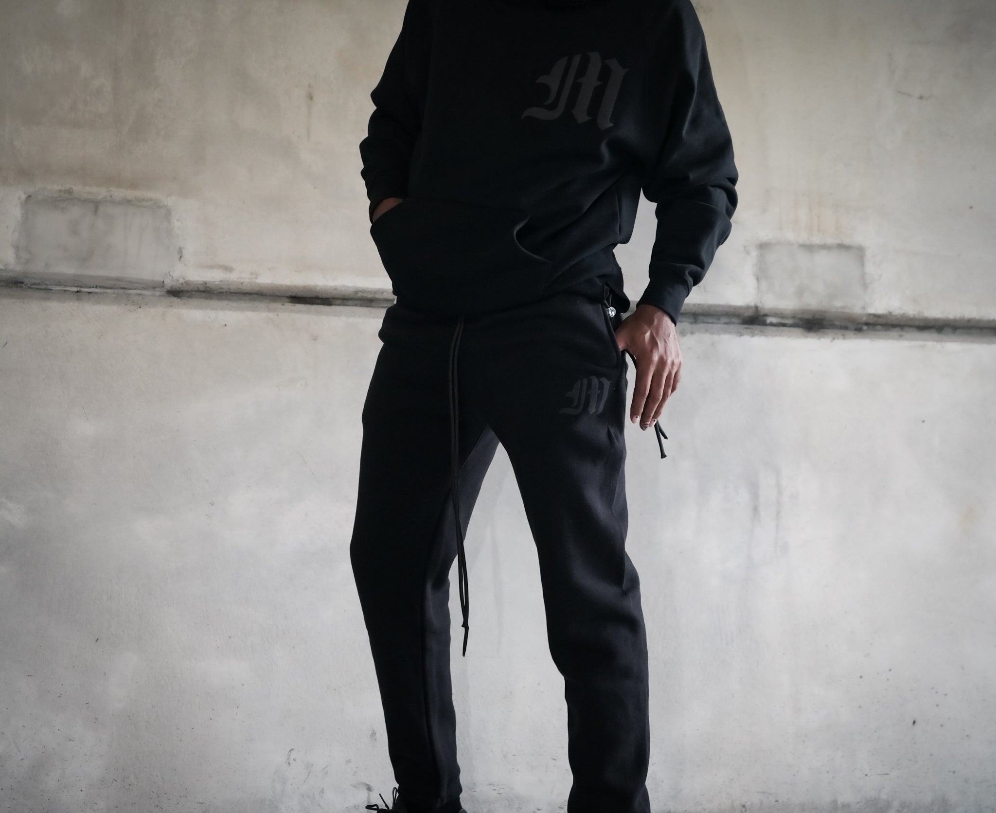 THE STANDARD EMBLEM HOODIE - ONYX BLACK