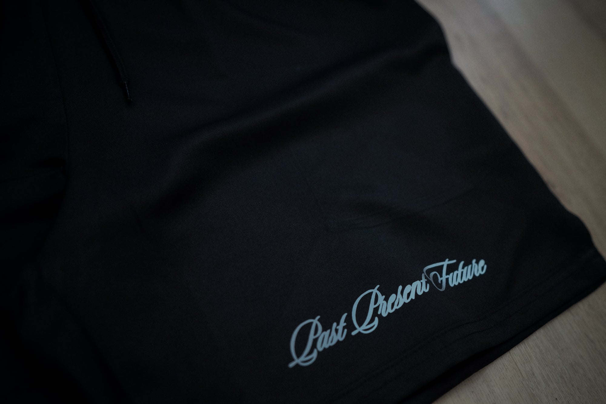 SPORT SHORT - BLACK/REFLECTIVE CHROME