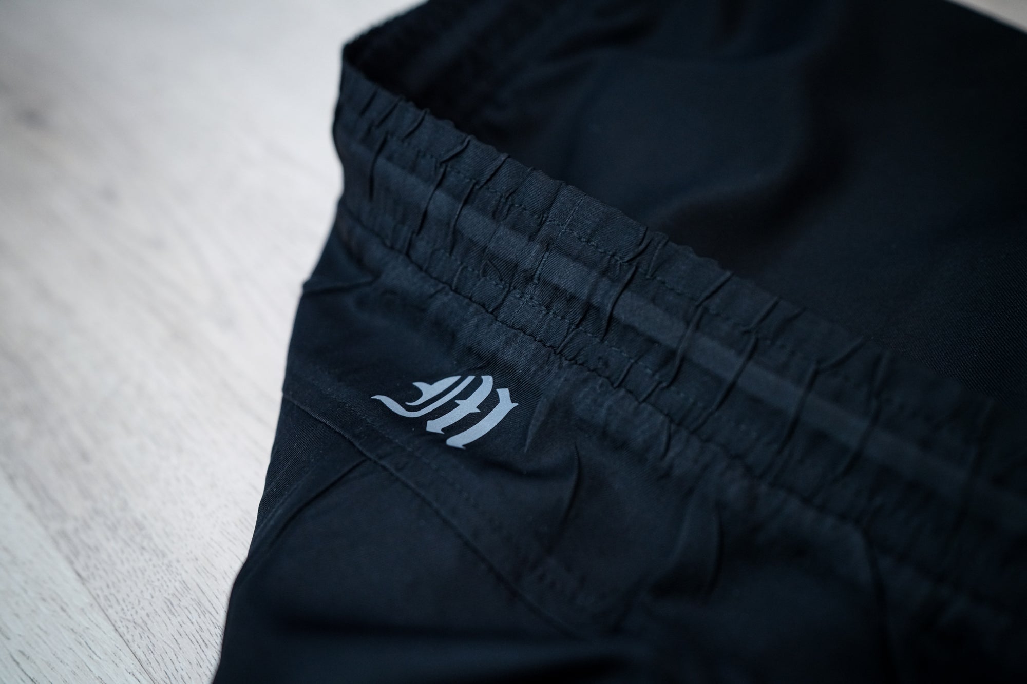 SPORT SHORT - BLACK/REFLECTIVE CHROME