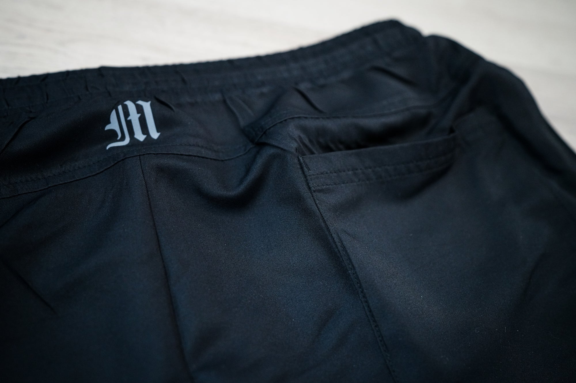 SPORT SHORT - BLACK/REFLECTIVE CHROME