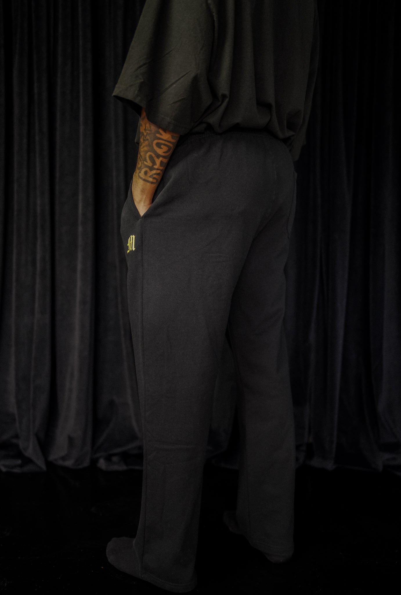THE CLASSIC SWEATPANT - PURE BLACK/GOLD