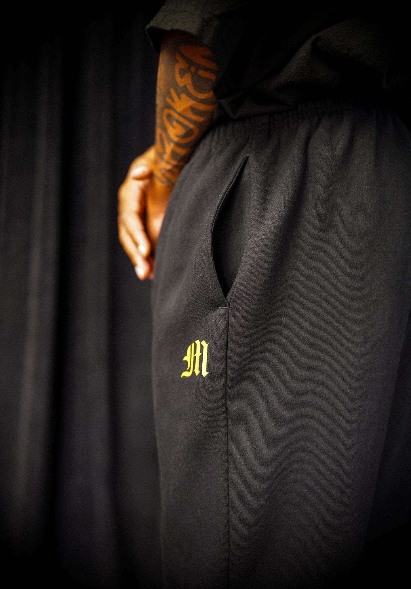 THE CLASSIC SWEATPANT - PURE BLACK/GOLD