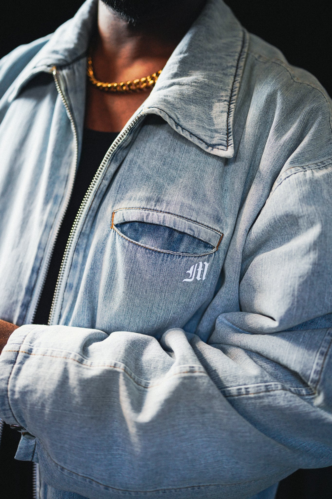 THE CARGO DENIM JACKET - LIGHT WASH