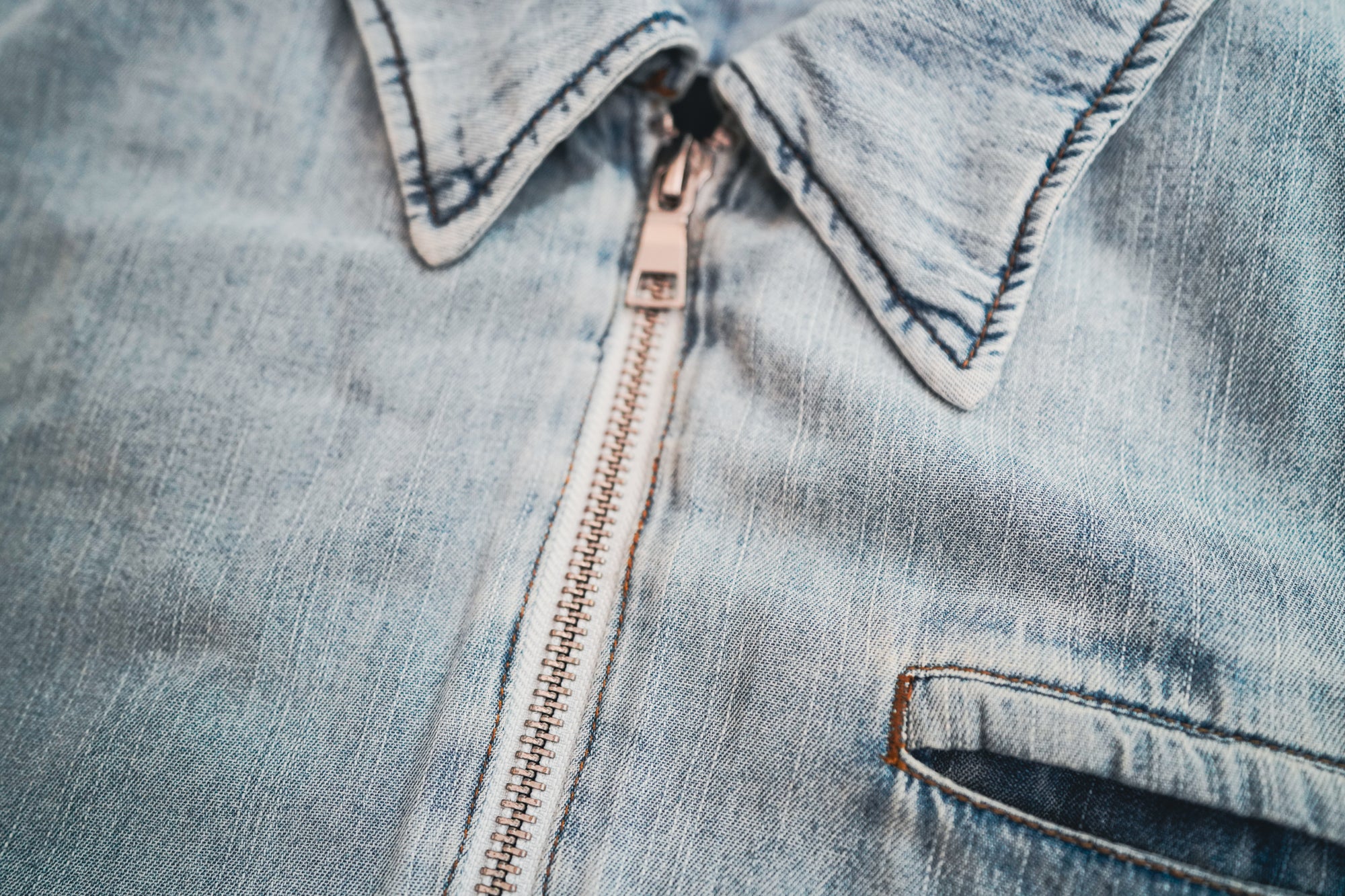 THE CARGO DENIM JACKET - LIGHT WASH