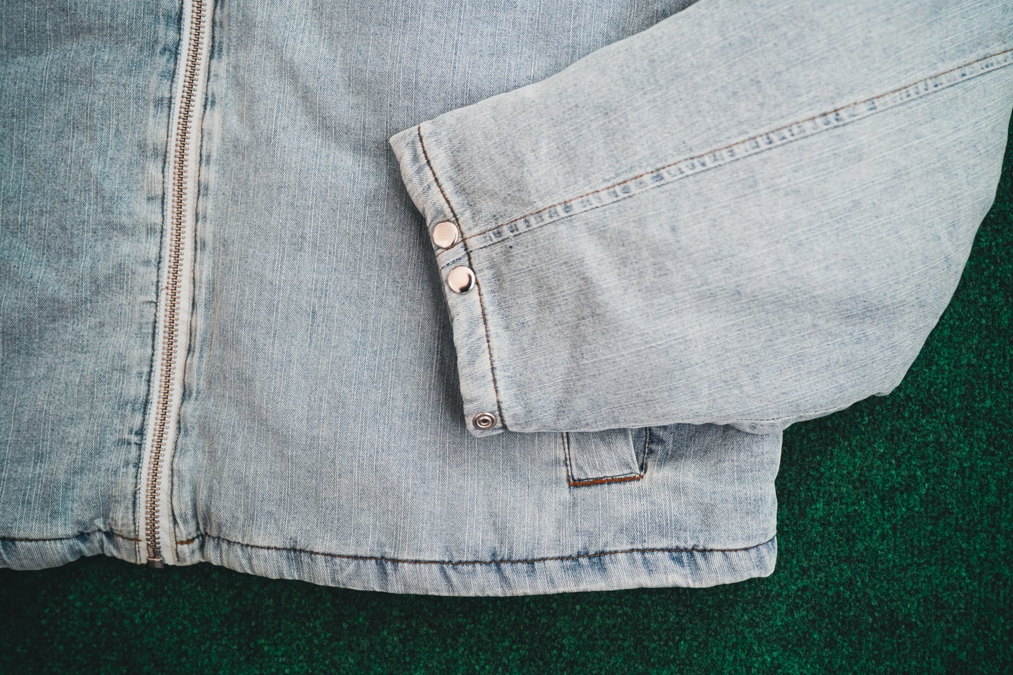 THE CARGO DENIM JACKET - LIGHT WASH