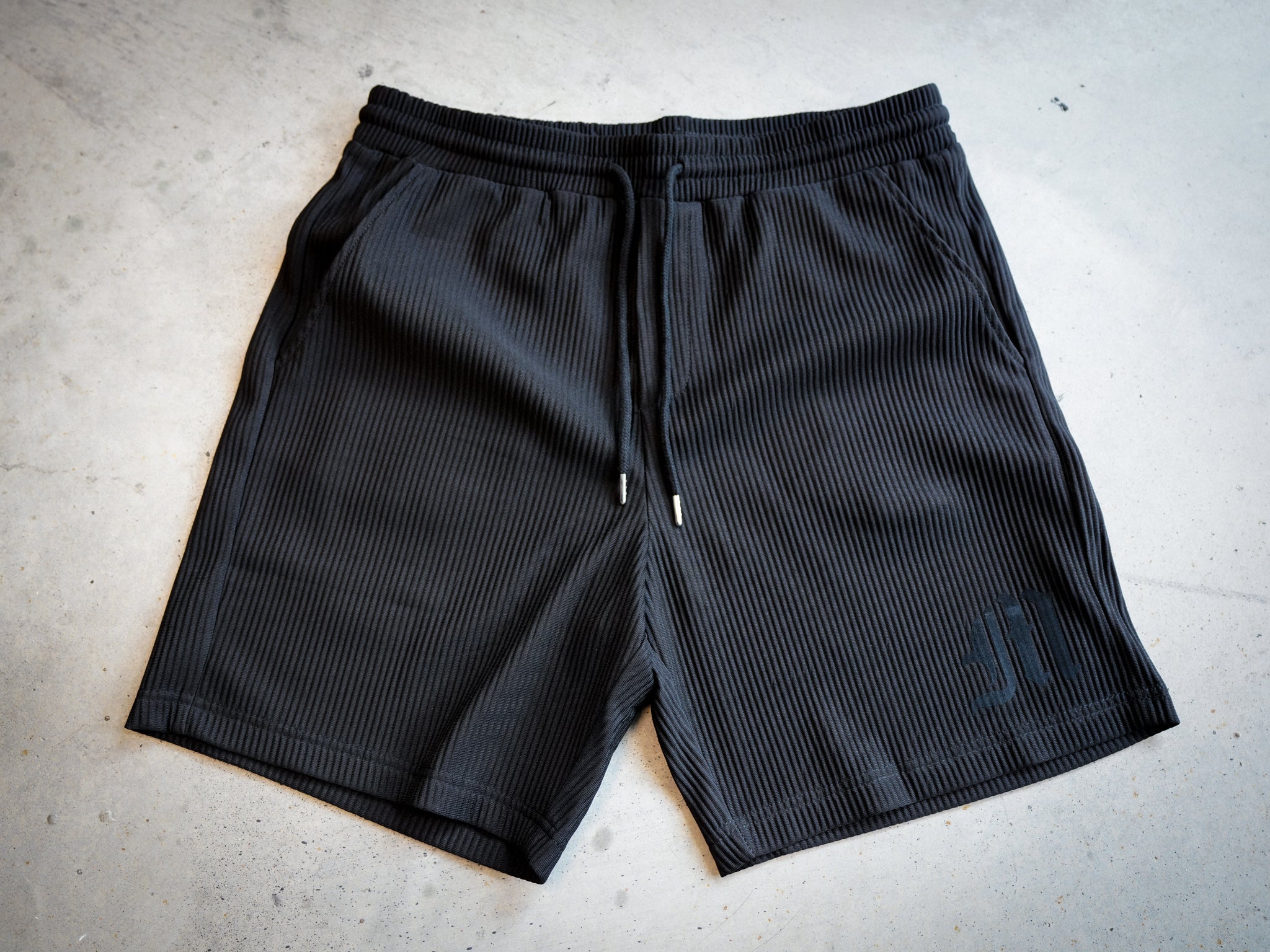 ATELIER RIBBED SHORTS - ONYX BLACK