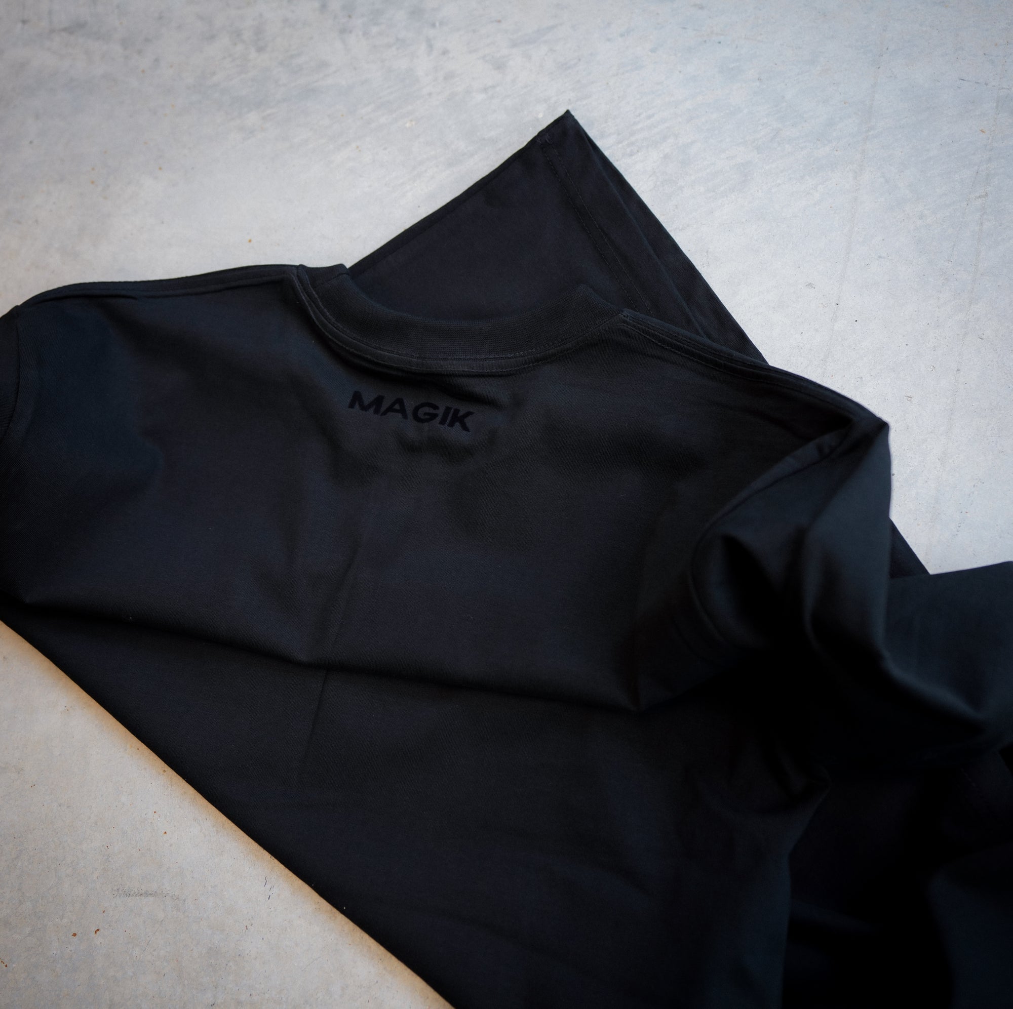 EMBLEM STANDARD TEE - ONYX BLACK
