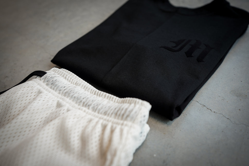 EMBLEM STANDARD TEE - ONYX BLACK
