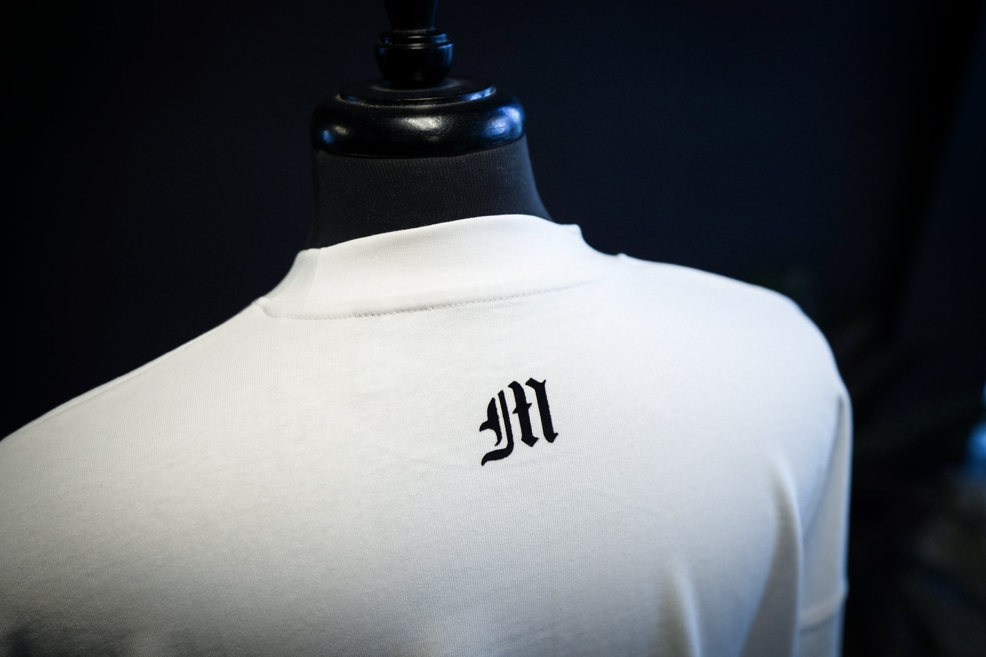 SIGNATURE STANDARD TEE - PURE WHITE/BLK
