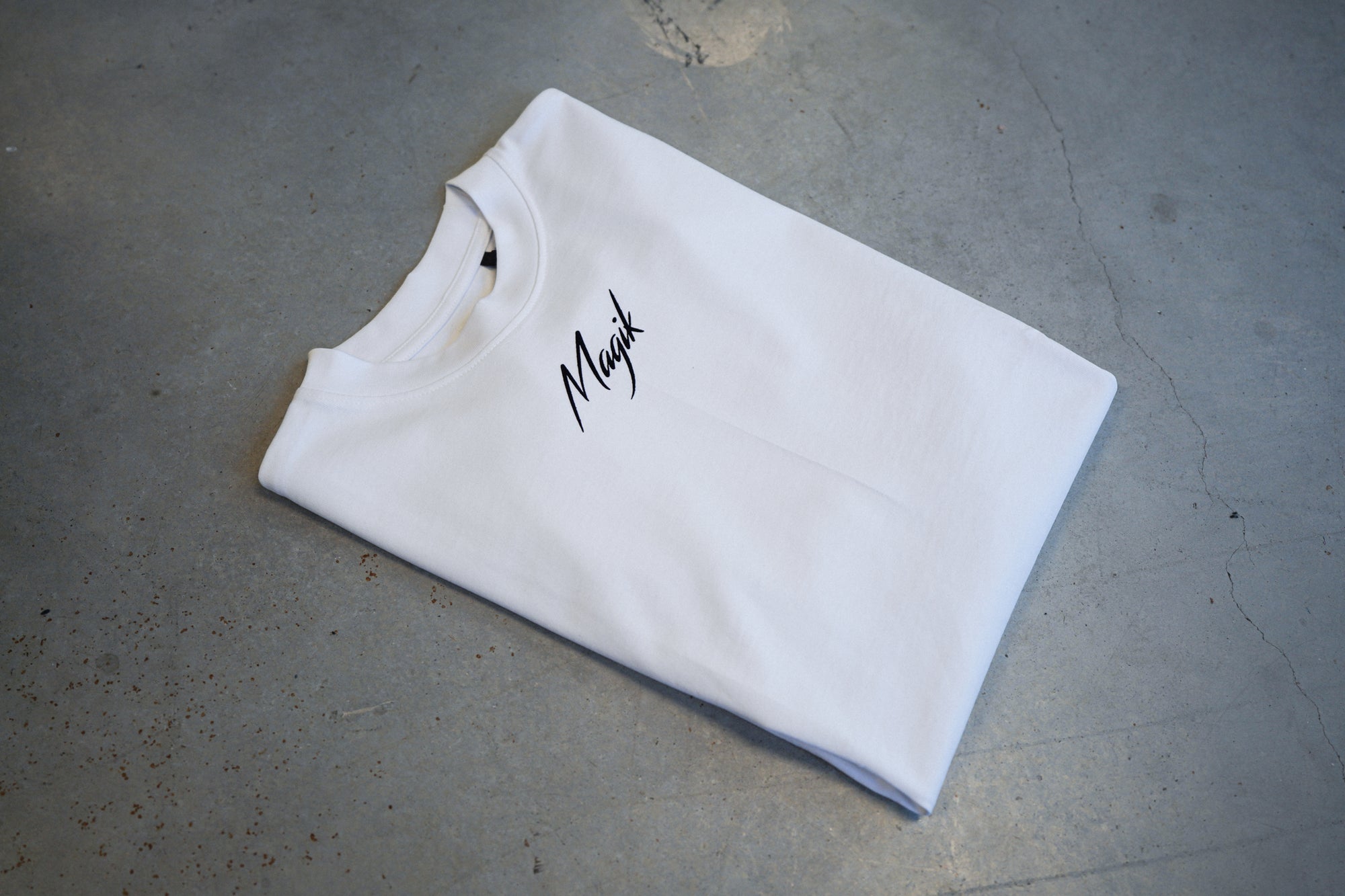 SIGNATURE STANDARD TEE - PURE WHITE/BLK